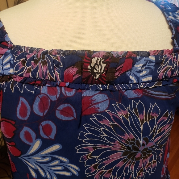 Ann Taylor sleeveless and belted blouse - Picture 4 of 10